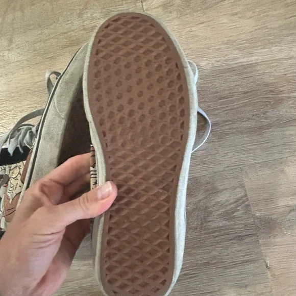 Artistic High-Top Sneakers with Unique Design - Picture 5 of 6